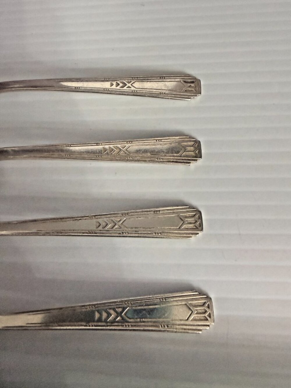 4 Friendship Medality Oneida  Tudor plate Teaspoons 1932 6 1/8" - Picture 2 of 8